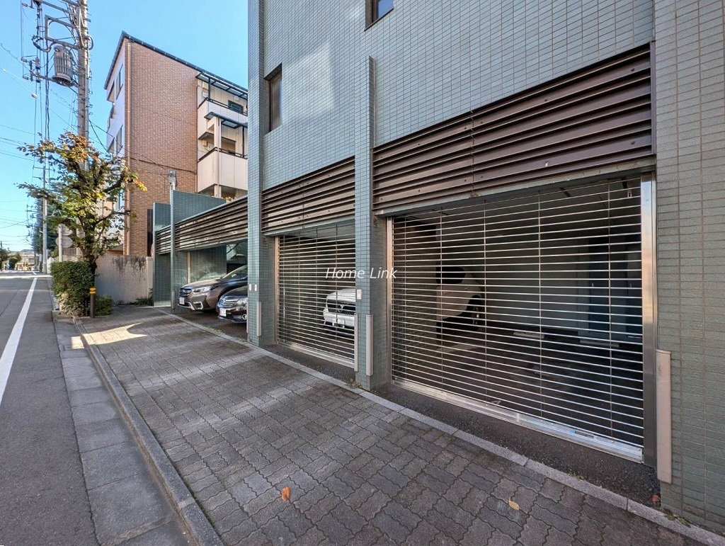 クアトロウーノ城北中央公園　駐車場出入口